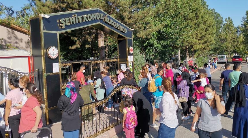 Gaziantep, Malatya, Şanlıurfa, Kahramanmaraş ve Adıyaman'da öğrenciler ders başı yaptı