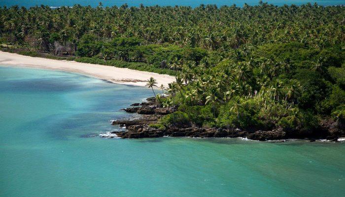 Çıplak gezmenin tamamen serbest olduğu Coco Plum Adası, görenleri şaşkına çeviriyor