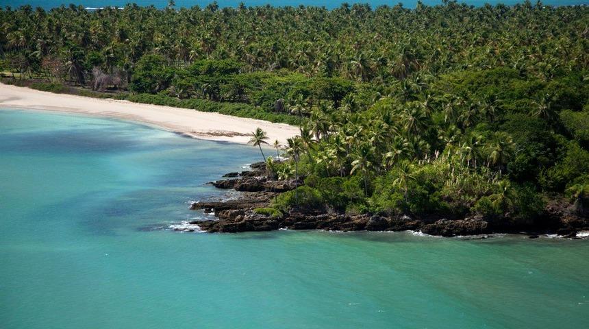 Çıplak gezmenin tamamen serbest olduğu Coco Plum Adası, görenleri şaşkına çeviriyor
