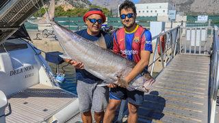 Yer: Antalya! İnsan boyundaki balığı görünce sevinç çığlıkları attı