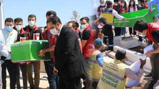 Babasının yakıp öldürdüğü 13 yaşındaki kız kimsesizler mezarlığına defnedildi