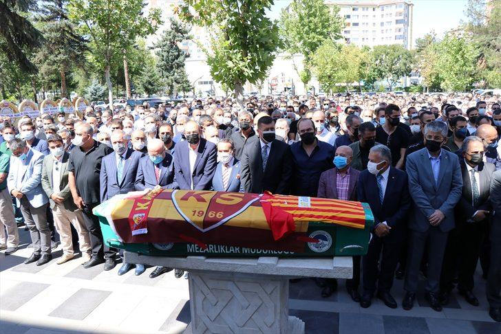 Kayserispor'un vefat eden eski başkanı Recep Mamur toprağa verildi G1