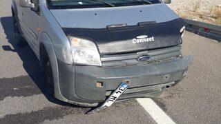 Sivas'ta hafif ticari araç bariyere çarptı: 9 yaralı