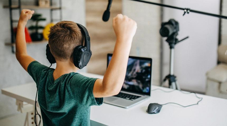 Sosyal medya platformları çocukların gelişimini olumsuz etkiliyor!