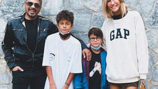 Çağla Şıkel ve Emre Altuğ çocuklarını okulun ilk günü yalnız bırakmadı