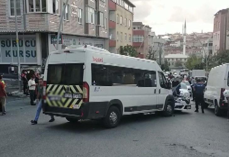 İstanbul'da freni patlayan servis öğrenci ve velilere çarptı! 4 yaralı G1