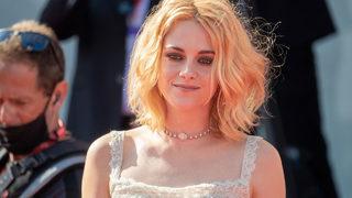 Venedik Film Festivali'ne katılan Kristen Stewart'ın kıyafeti tartışma yarattı