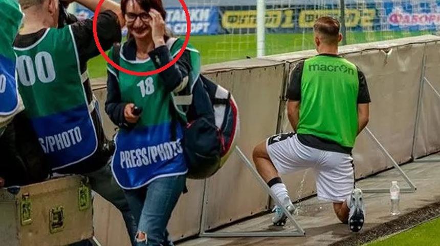 Pelkas, kadın gazetecinin yanında idrarını yaptı!