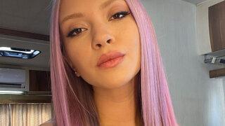 Ece Seçkin gelinliklerini hediye edecek