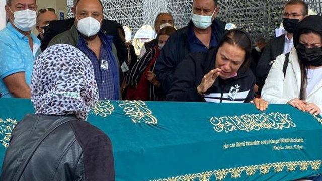 Yeşim Salkım babası Dursun Salkım'ı son yolculuğuna uğurlandı! Tabut başında zor anlar