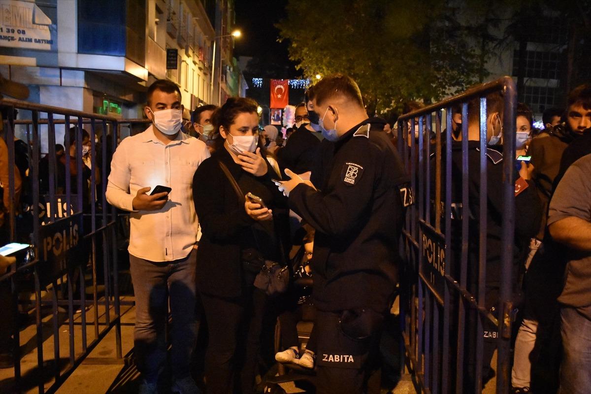 Bilecik'in d&uuml;şman işgalinden kurtuluşunun 99'uncu yıl d&ouml;n&uuml;m&uuml; etkinliklerinde Buray konser verdi