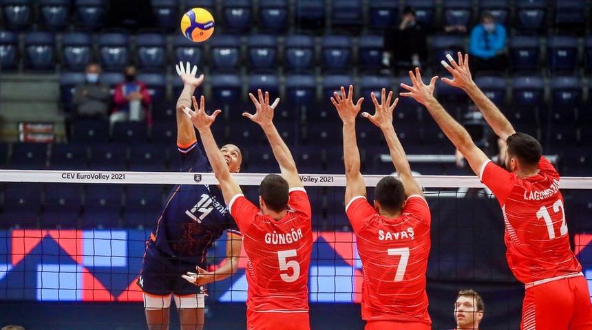 T&uuml;rkiye A Milli Voleybol Takımı Avrupa Şampiyonası'nda Hollanda'ya 3-1 mağlup oldu