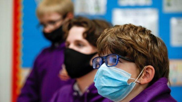 İngiltere'de Okullar Eleştirilere Rağmen Açıldı