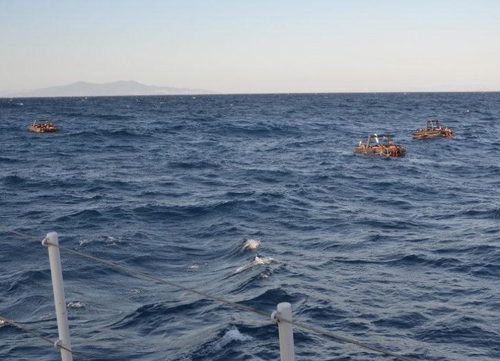 Foça açıklarında 74 kaçak göçmen kurtarıldı