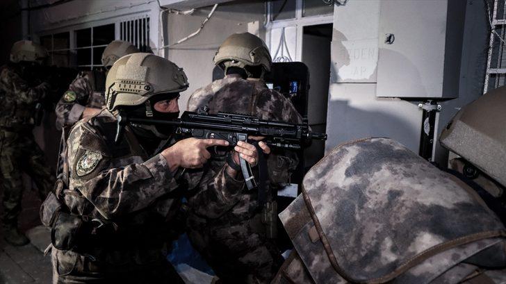 GÜNCELLEME - Bursa'da uyuşturucu satıcılarına yönelik "şafak" operasyonunda 69 şüpheli yakalandı G1