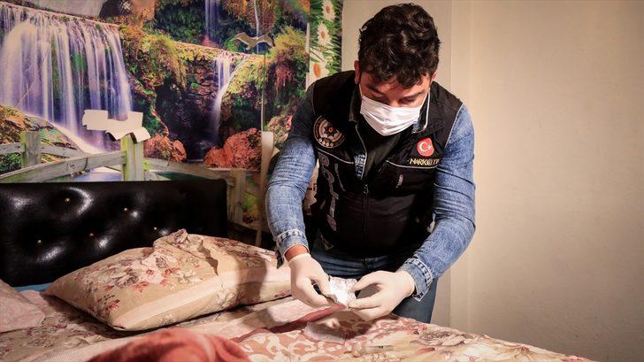 GÜNCELLEME - Bursa'da uyuşturucu satıcılarına yönelik "şafak" operasyonunda 69 şüpheli yakalandı G3