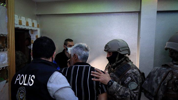 GÜNCELLEME - Bursa'da uyuşturucu satıcılarına yönelik "şafak" operasyonunda 69 şüpheli yakalandı G5