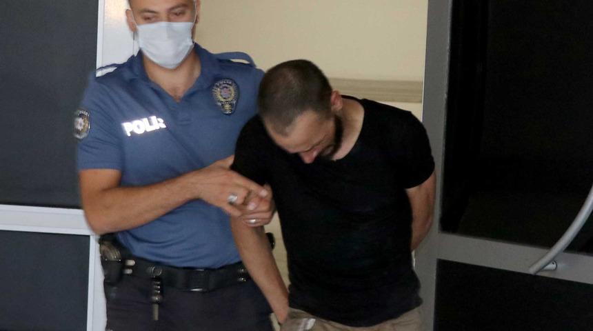 Eşine ve 3 &ccedil;ocuğuna dehşeti yaşatan Suriyeli serbest bırakıldı