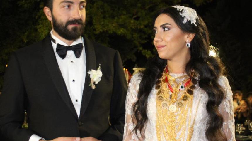 Bin 500 kişilik düğünde yeni evli çifte 2 milyon lira ve 4 kilo altın takıldı