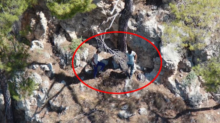 "Yürüyüşe gidiyoruz" diyerek define aramaya çıktılar, uçurumda mahsur kaldılar