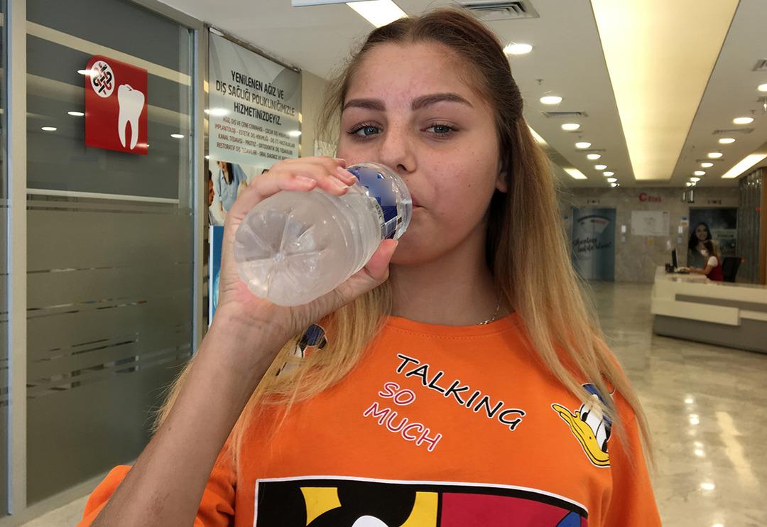 Hastalığı hayatını k&acirc;busa &ccedil;evirdi! 2 yıl sonra ilk kez su i&ccedil;ebildi