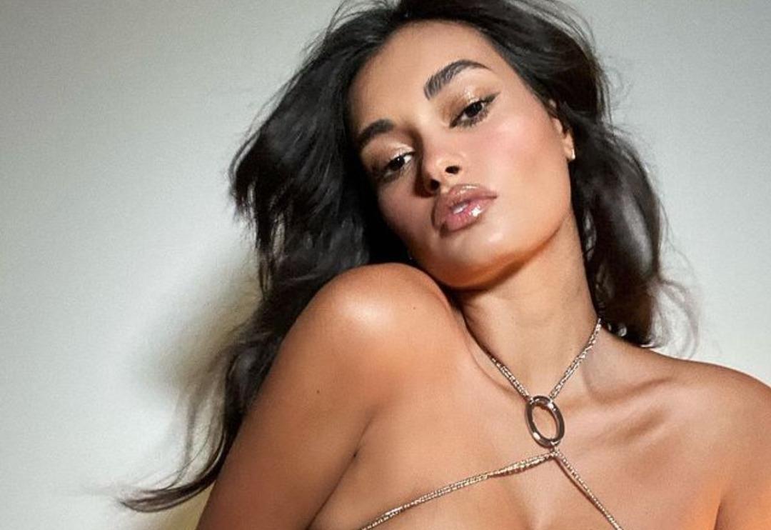 G&uuml;zel model, leopar desenli kıyafetiyle y&uuml;rek hoplattı!