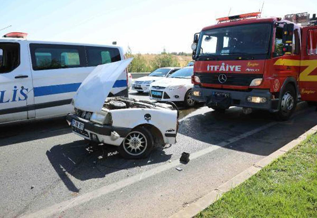 Gaziantep'te korkun&ccedil; kaza! Otomobil ikiye ayrıldı: 2 &ouml;l&uuml;, 2 yaralı