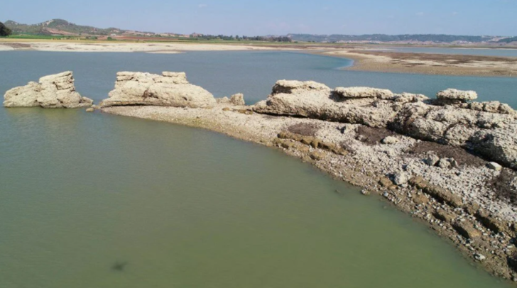 Kuraklık nedeniyle sular çekildi, Agusta Antik Kenti gün yüzüne çıktı  G3