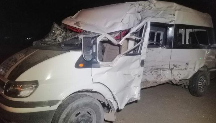 Kayseri'de feci kaza! Tarım işçilerini taşıyan minibüs ile TIR çarpıştı: 5’i ağır 19 yaralı