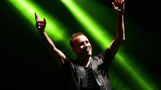 Koronavirüsü atlatan Haluk Levent, konseri için hayranlarına bilet verdi