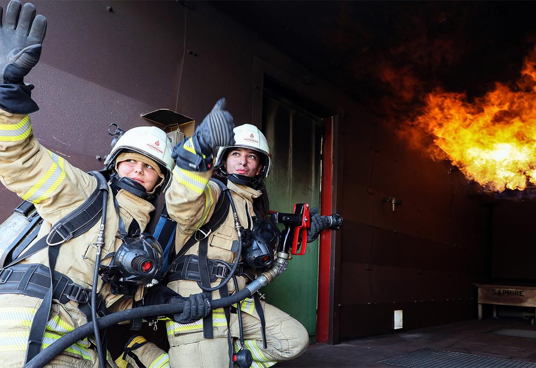 Eğitimlerini tamamladılar! İşte İstanbul'un kadın itfaiyecileri