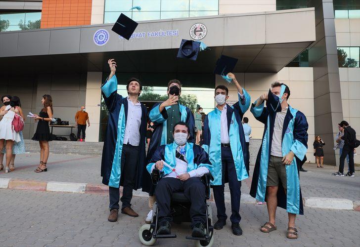 Mütercim tercümanlık bölümünü bitiren kas hastası Furkan, hayallerine kavuştu G1