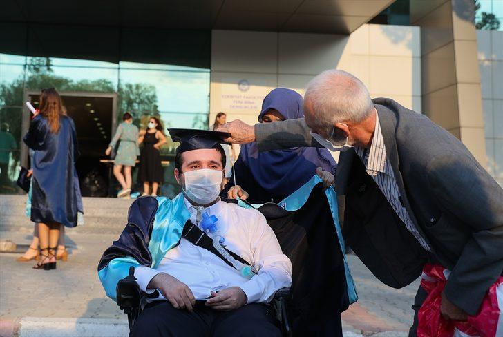 Mütercim tercümanlık bölümünü bitiren kas hastası Furkan, hayallerine kavuştu G4