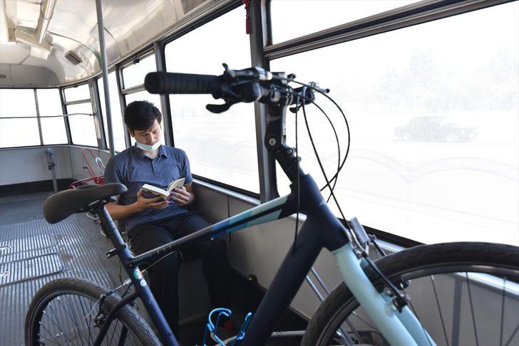 Konya'da tramvaylarda yolculara kitap dağıtıldı G2