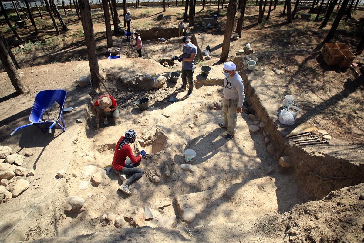 Mersin'deki Yumuktepe H&ouml;y&uuml;ğ&uuml;'nde Bizans d&ouml;nemine ait depolama &ccedil;ukuru bulundu