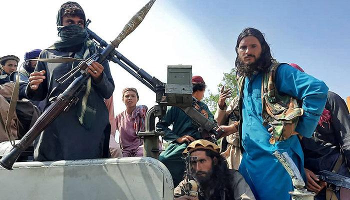 Taliban'ın Kabil'i ele geçirmesinden önceki saatlerde neler yaşandı?