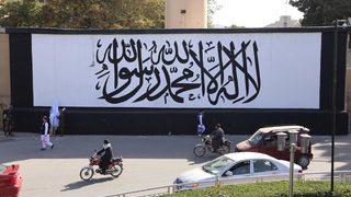 ABD'nin terk ettiği Kabil'deki büyükelçilik binasında Taliban bayrağı