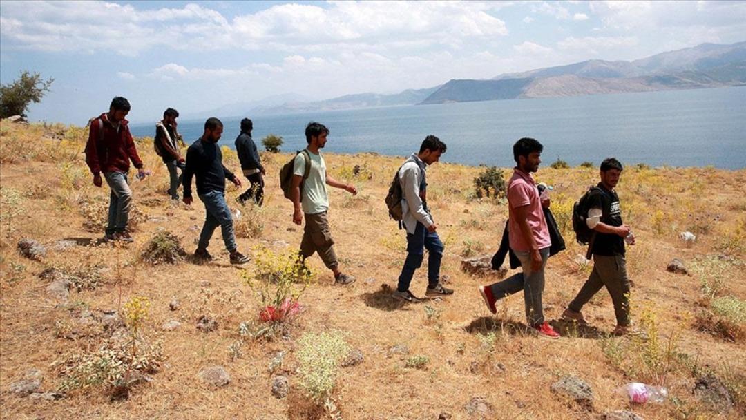 İngiltere basınında Türkiye için şok iddia! İran, Afgan mültecileri Türkiye’ye yönlendirebilir 3