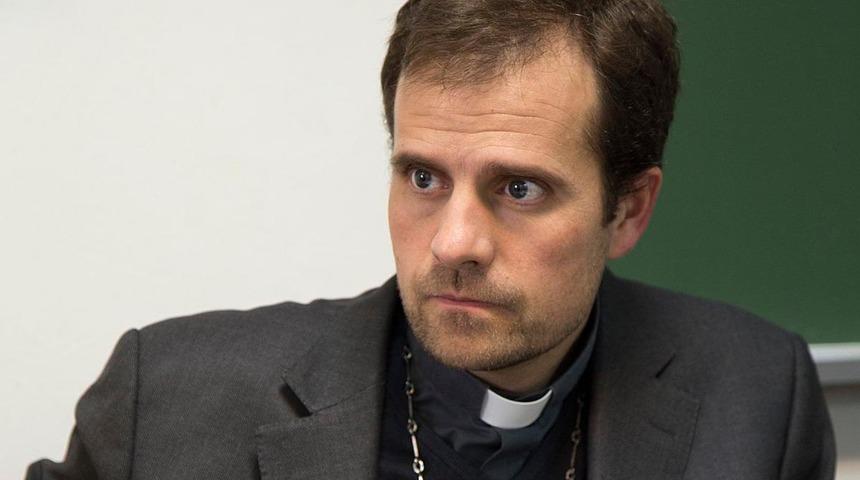 İspanyol piskopostan 'yasak aşk' istifası