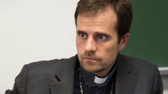 İspanyol piskopostan 'yasak aşk' istifası