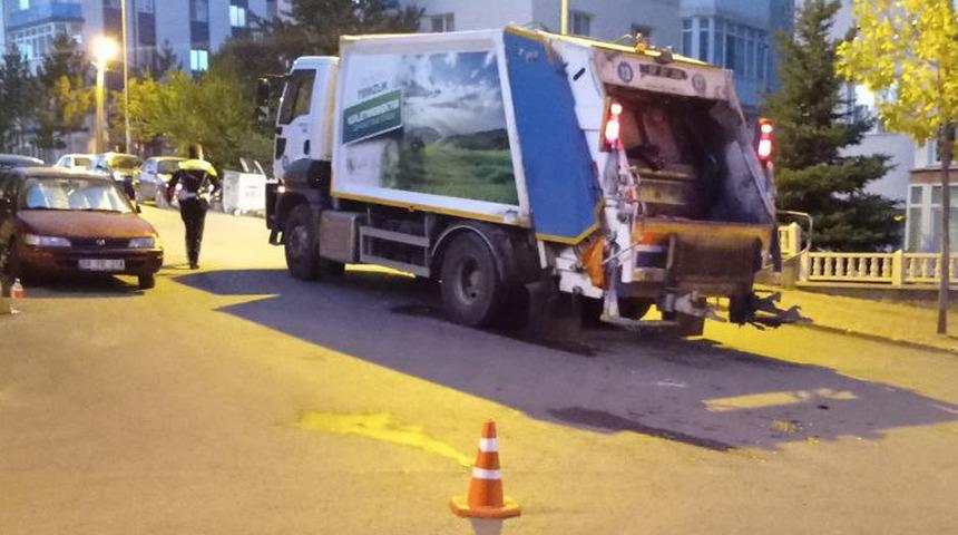 Marketten evine giderken çöp kamyonunun çarptığı kadın öldü