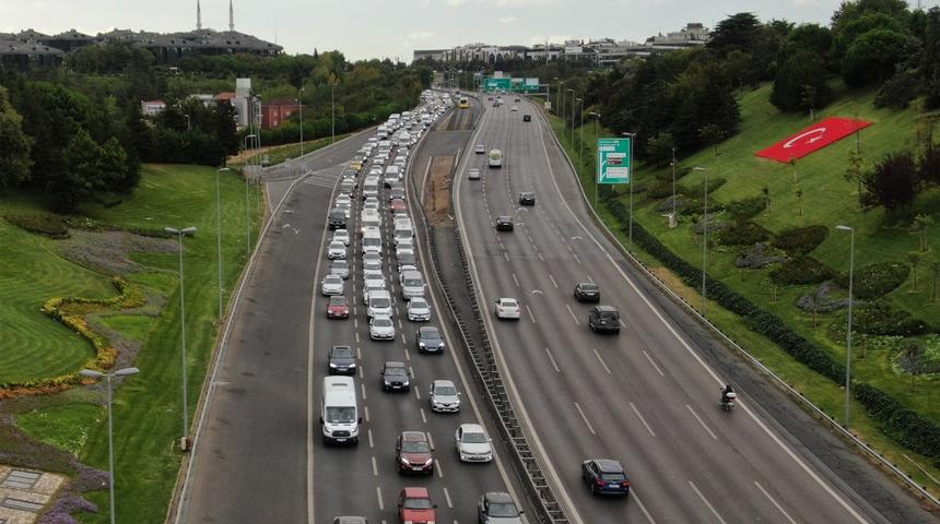 İstanbullunun trafik çilesi başladı! Yoğunluk yüzde 60’ı gördü