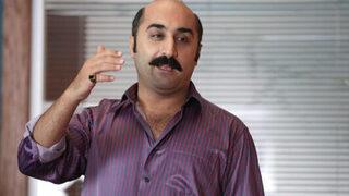 Güldür Güldür'ün Bilal'i Onur Buldu peruğu taktı, pozunu verdi