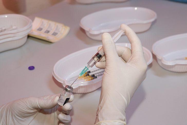 Sağlık ekiplerinin çalışmalarıyla "mavi" kategoriye geçen Sakarya'da hedef tam aşılama G2