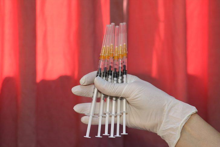 Sağlık ekiplerinin çalışmalarıyla "mavi" kategoriye geçen Sakarya'da hedef tam aşılama G3