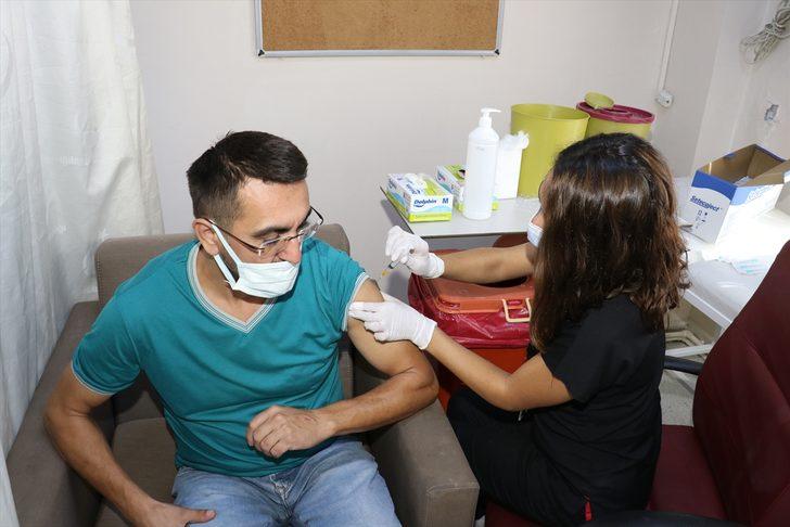 Sağlık ekiplerinin çalışmalarıyla "mavi" kategoriye geçen Sakarya'da hedef tam aşılama G5