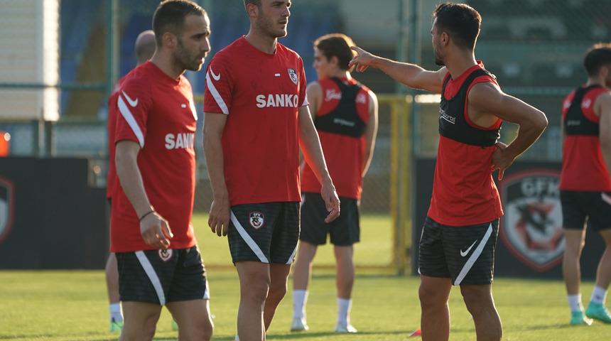  Gaziantep FK'ya 14 oyuncu geldi, 13 oyuncu gitti