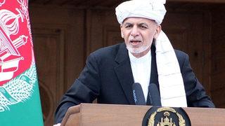 Afganistan'dan kaçan Eşref Gani halkından özür diledi