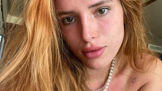 Ünlü oyuncunun hortumla çektiği seksi pozları Instagram'ı salladı!