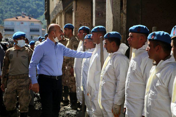Bakan Soylu selden etkilenen Bozkurt'ta incelemelerini sürdürdü G1